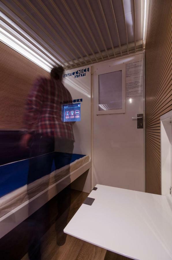 فندق Resting Pods - Zzzleepandgo Bgy Airport أوريو آل سيريو المظهر الخارجي الصورة